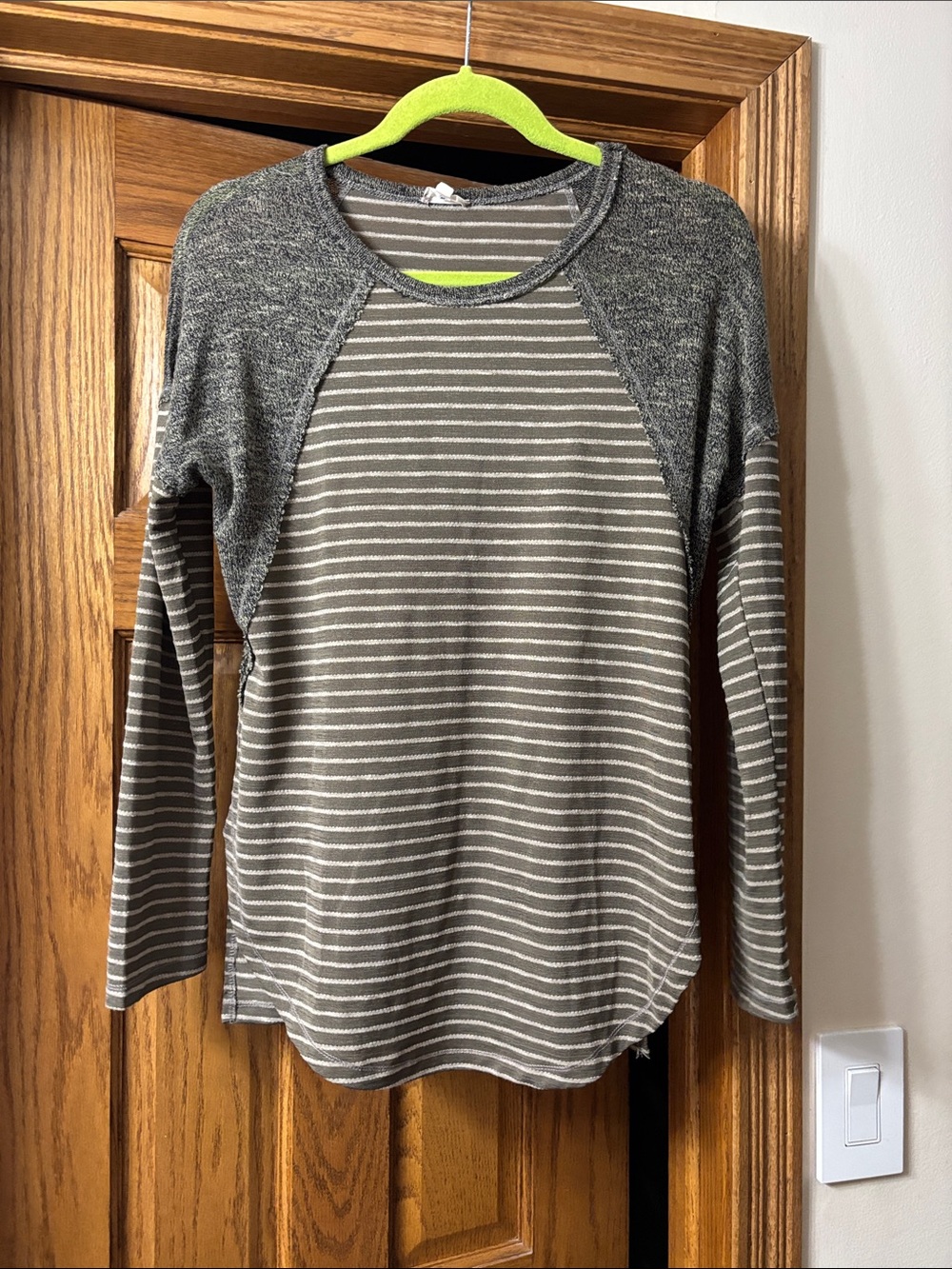 Hem & Thread Gray Striped Raglan Long Sleeve Top
